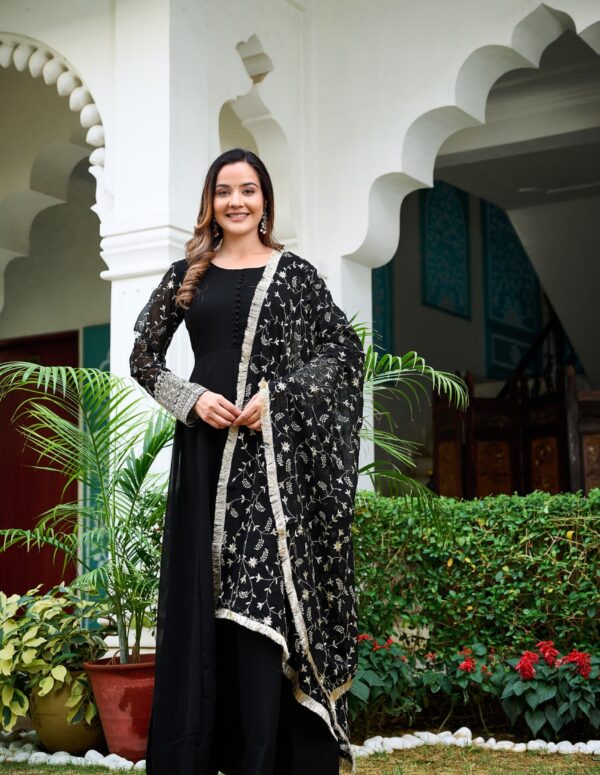 Womens Ethnics Black Anarkali Kurtaset With Dupatta 