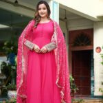 Womens Ethnics Rani Anarkali Kurtaset With Dupatta 